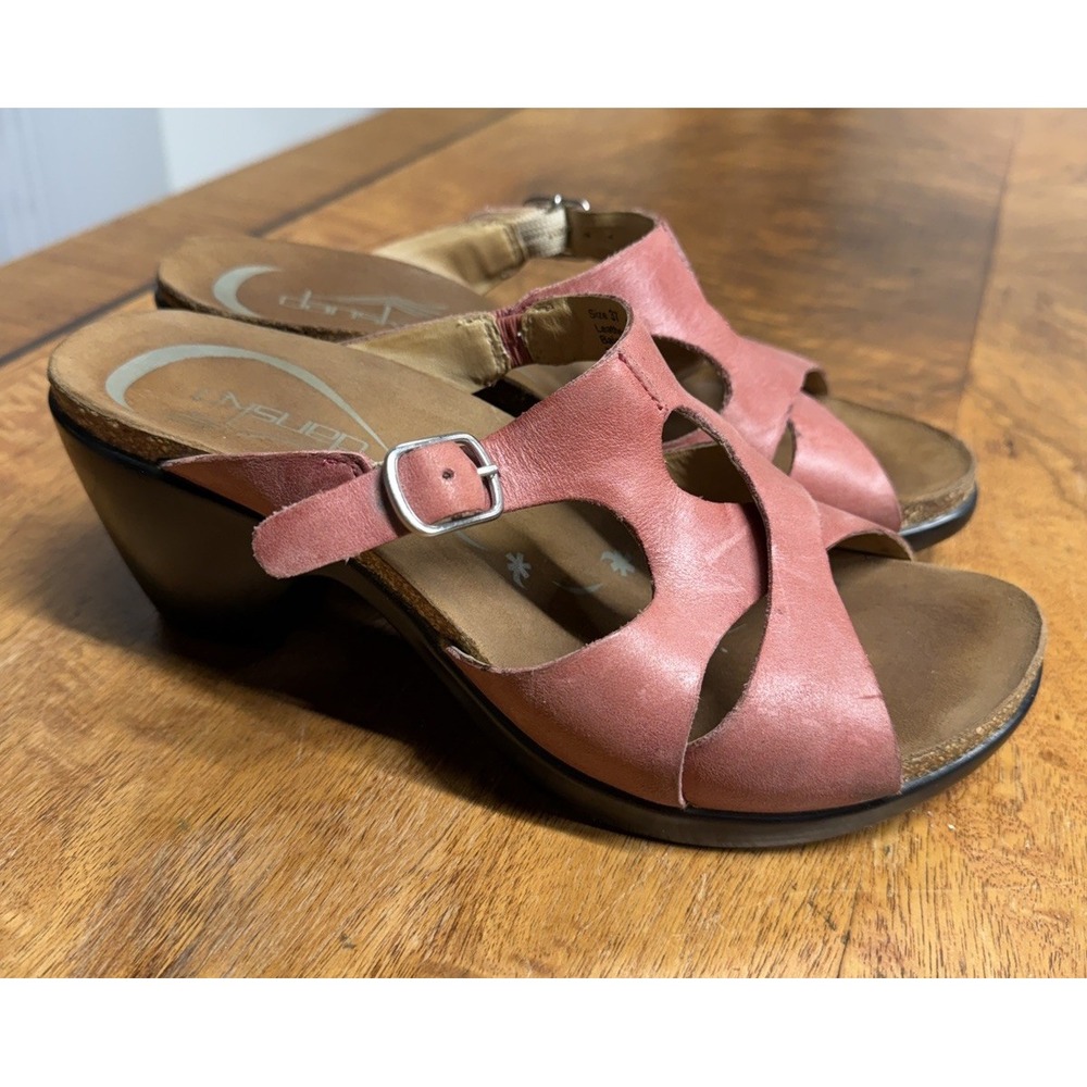 Dansko Kai women's 7 EU 37 red leather slip on clogs Chucky Heeled Sandals Shoes